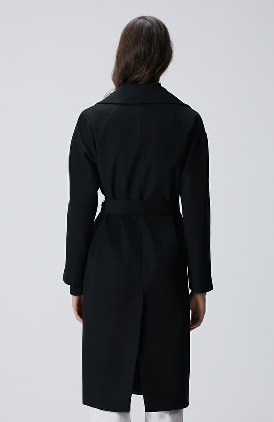 Siyah Geniş Yakalı Manto