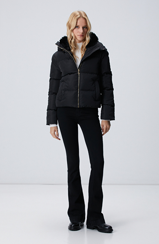 Siyah Kapüşonlu Kapitone Mont