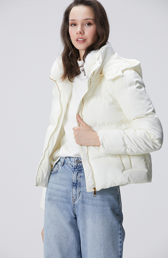 Kırık Beyaz Kapüşonlu Kapitone Mont