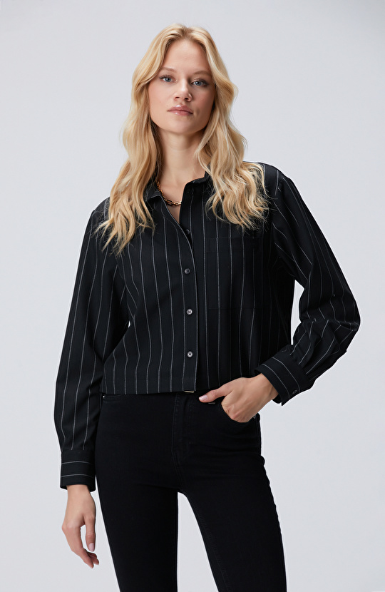 Siyah Çizgi Desenli Nakış Detaylı Gömlek