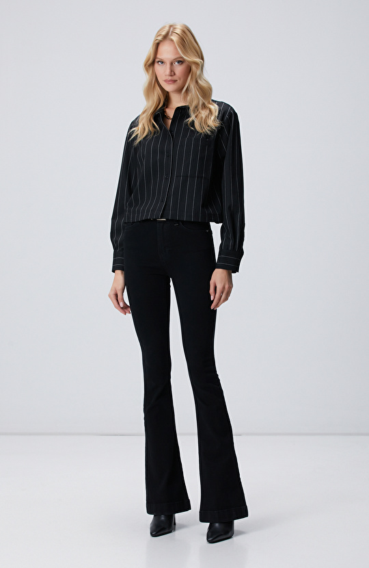 Siyah Çizgi Desenli Nakış Detaylı Gömlek