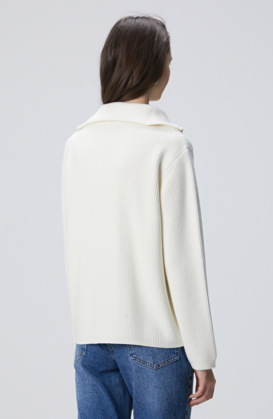 Kırık Beyaz N Taş İşlemeli Hırka