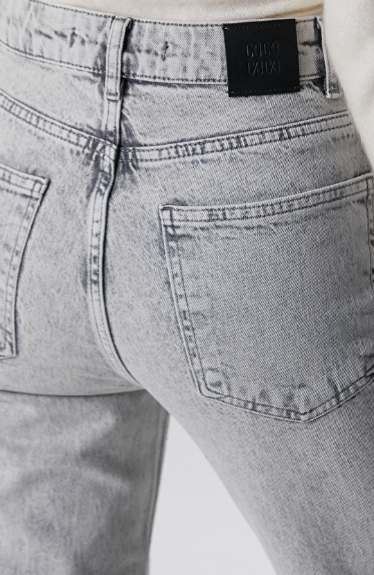 Açık Gri Taşlı Denim Pantolon