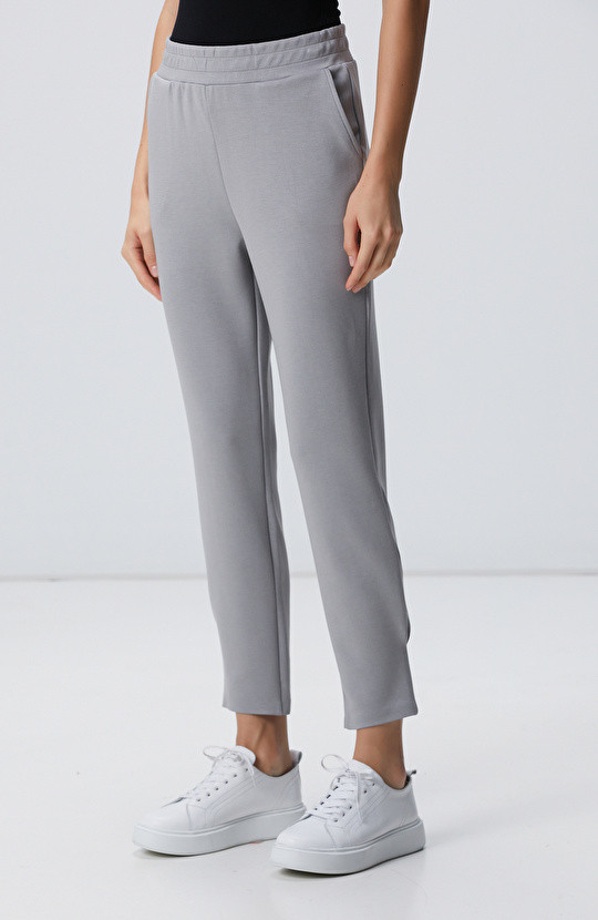 Gri Paçası Pile Detaylı Eşofman