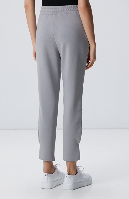 Gri Paçası Pile Detaylı Eşofman