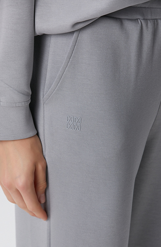 Gri Paçası Pile Detaylı Eşofman