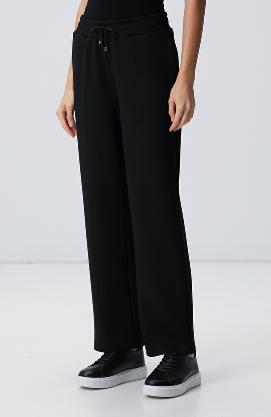 Siyah Nervür Detaylı Eşofman