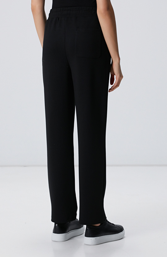 Siyah Nervür Detaylı Eşofman