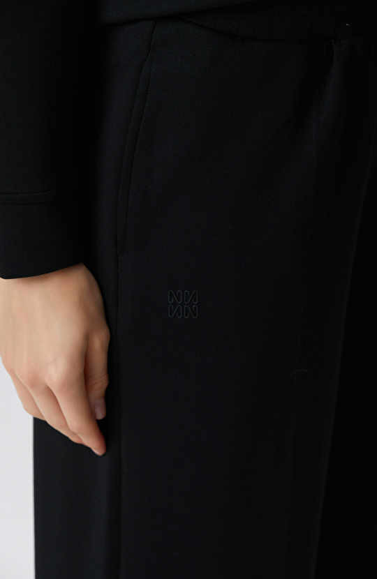 Siyah Nervür Detaylı Eşofman