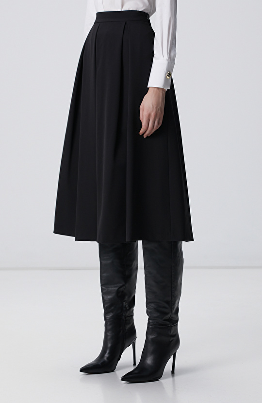 Siyah Geniş Pile Detaylı Diz Altı Etek