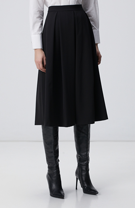 Siyah Geniş Pile Detaylı Diz Altı Etek