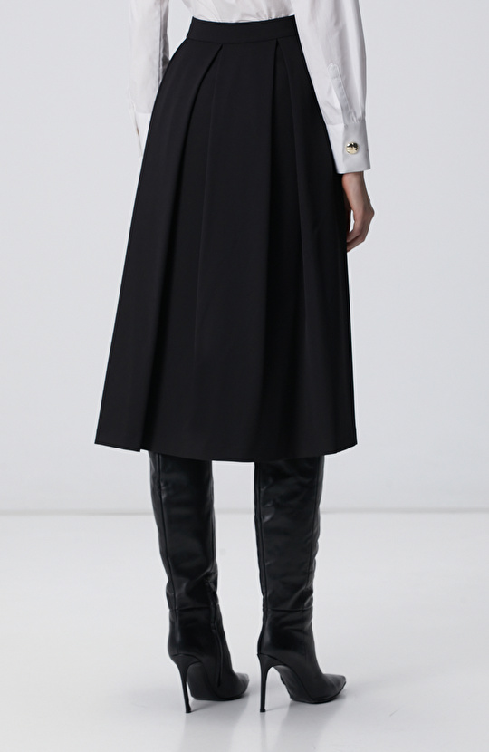 Siyah Geniş Pile Detaylı Diz Altı Etek