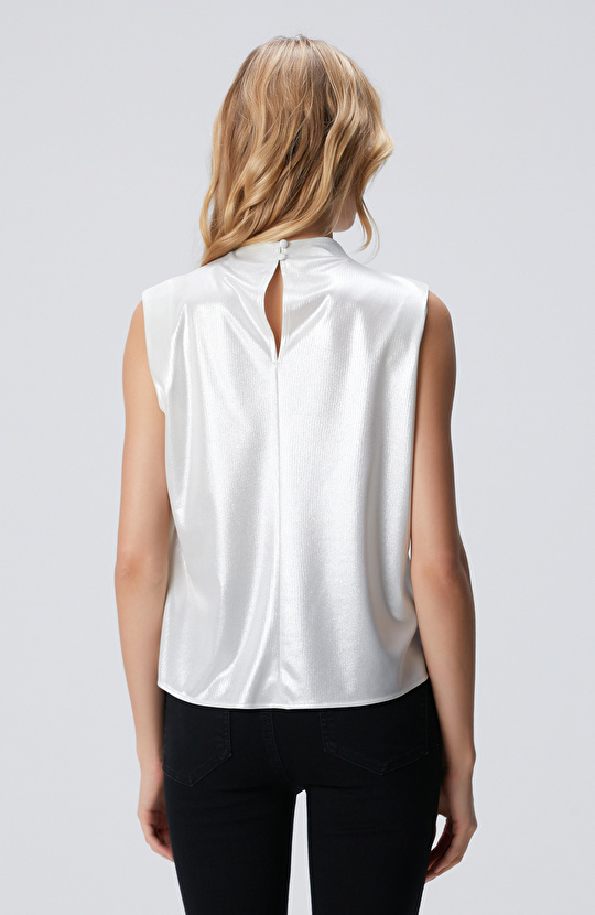 Açık Bej Dik Yaka Kolsuz Drape Detaylı Bluz