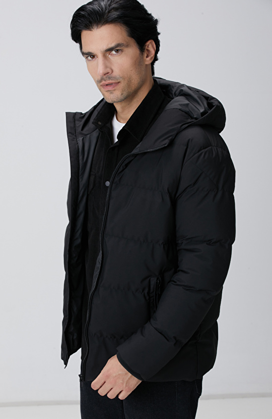 Siyah Kapüşonlu Puffer Mont