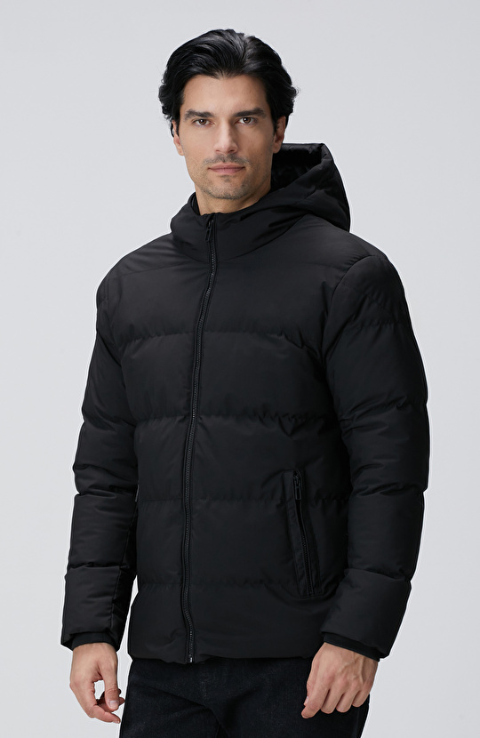 Siyah Kapüşonlu Puffer Mont
