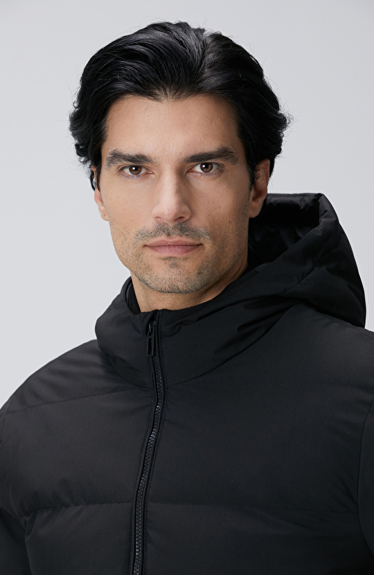 Siyah Kapüşonlu Puffer Mont