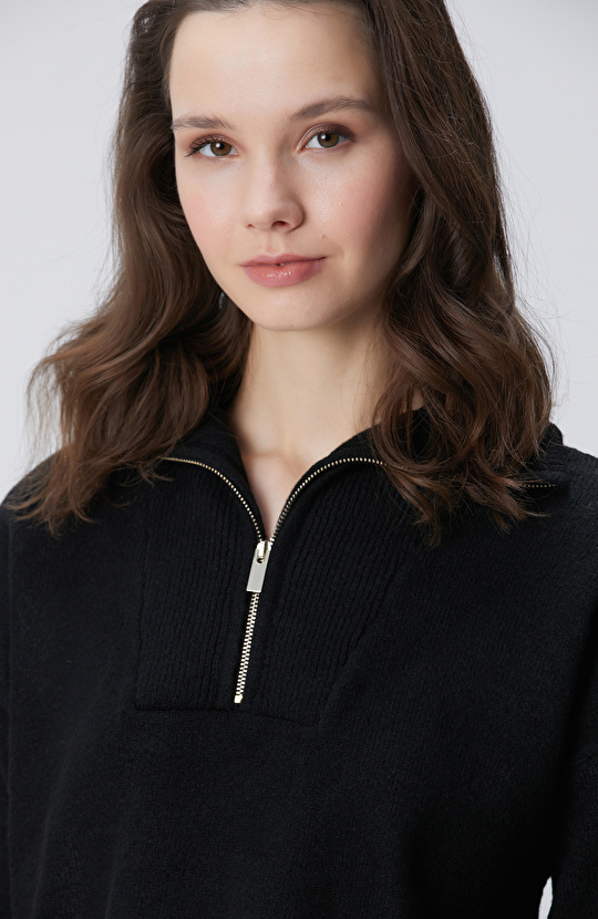 Siyah Dik Yaka Fermuarlı Uzun Kol Kazak