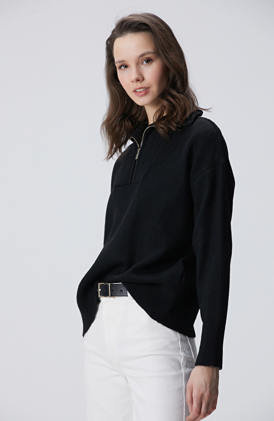 Siyah Dik Yaka Fermuarlı Uzun Kol Kazak