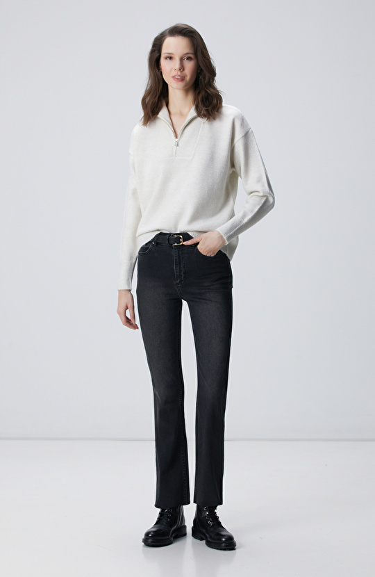 Kırık Beyaz Dik Yaka Fermuarlı Simli İp Kazak