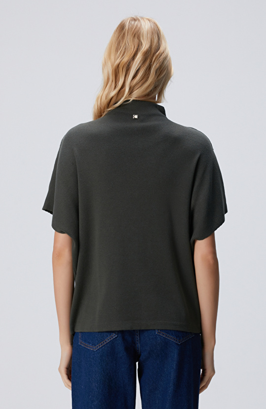 Haki Dik Yaka Kısa Kollu Nervür Detaylı Kazak