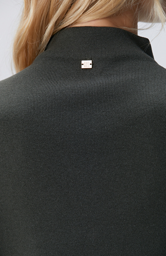 Haki Dik Yaka Kısa Kollu Nervür Detaylı Kazak