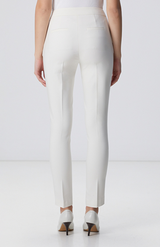 Kırık Beyaz Basic Pantolon