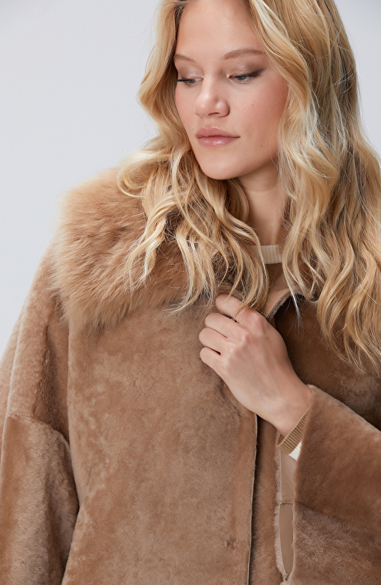 Koyu Bej Yakası Kürklü Deri Kaban