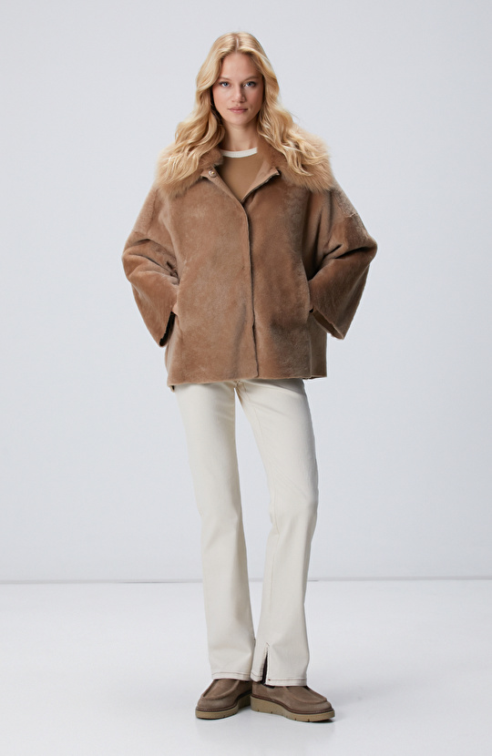 Koyu Bej Yakası Kürklü Deri Kaban