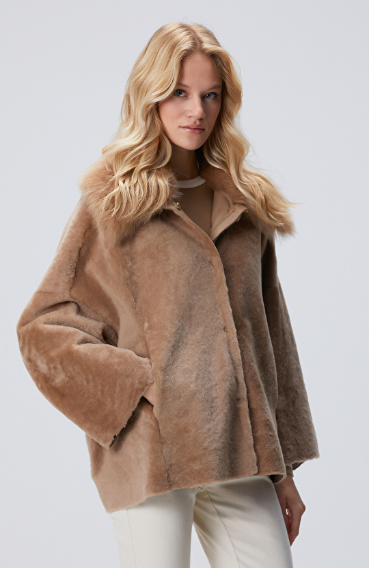 Koyu Bej Yakası Kürklü Deri Kaban