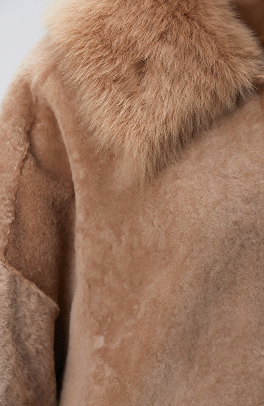 Koyu Bej Yakası Kürklü Deri Kaban