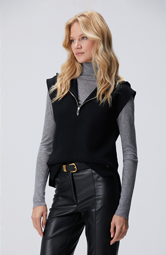 Siyah Verev Desen Örgü Kapüşonlu Kolsuz Kazak