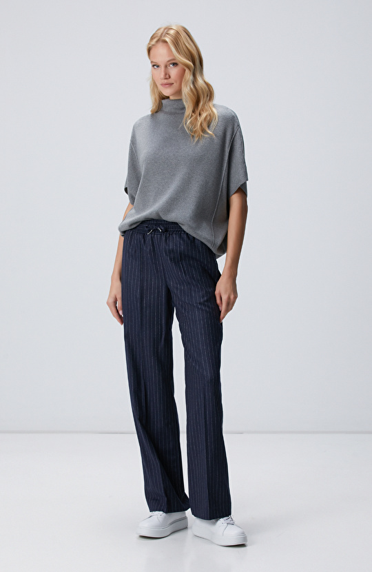 Gri Dik Yaka Kısa Kollu Nervür Detaylı Kazak