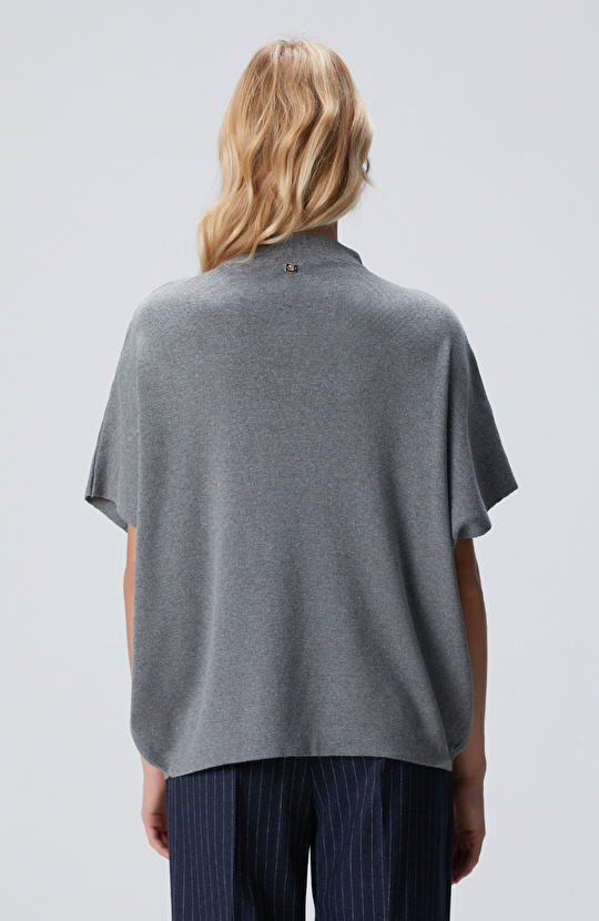 Gri Dik Yaka Kısa Kollu Nervür Detaylı Kazak