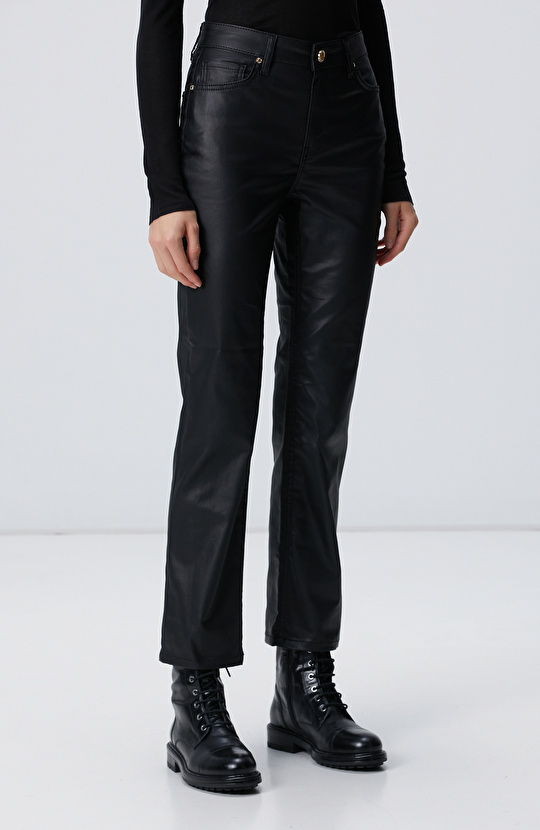 Siyah Kaplamalı Pantolon