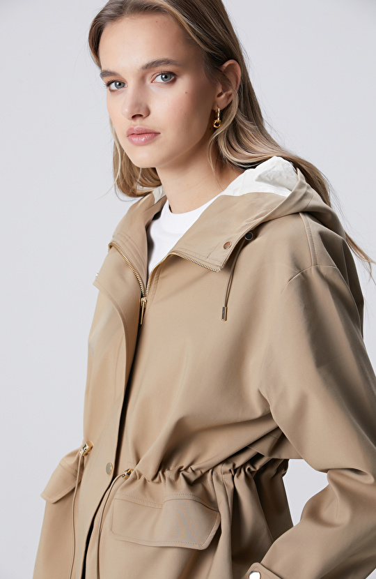 Bej Kapüşonlu Mont