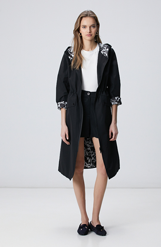 Siyah Kapüşonlu Pardesü