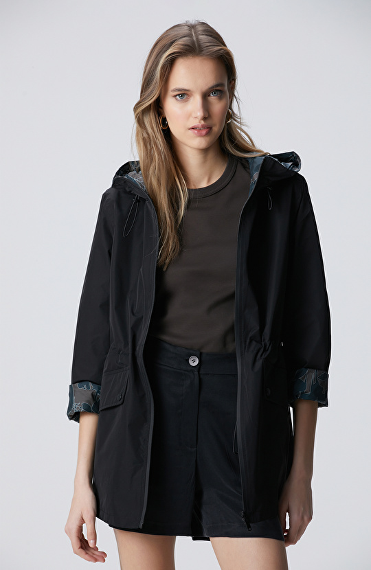 Siyah Kapüşonlu Çift Taraflı Mont