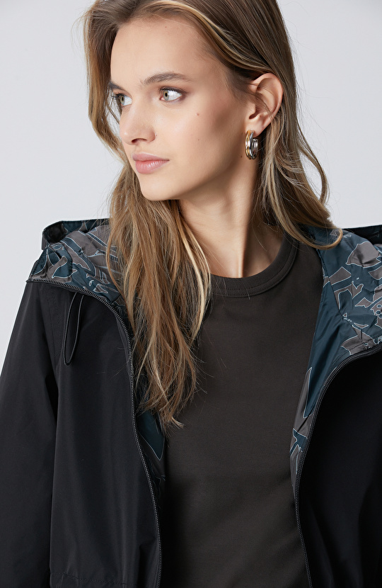 Siyah Kapüşonlu Çift Taraflı Mont