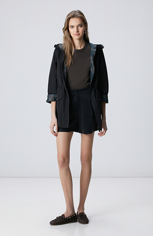 Siyah Kapüşonlu Çift Taraflı Mont