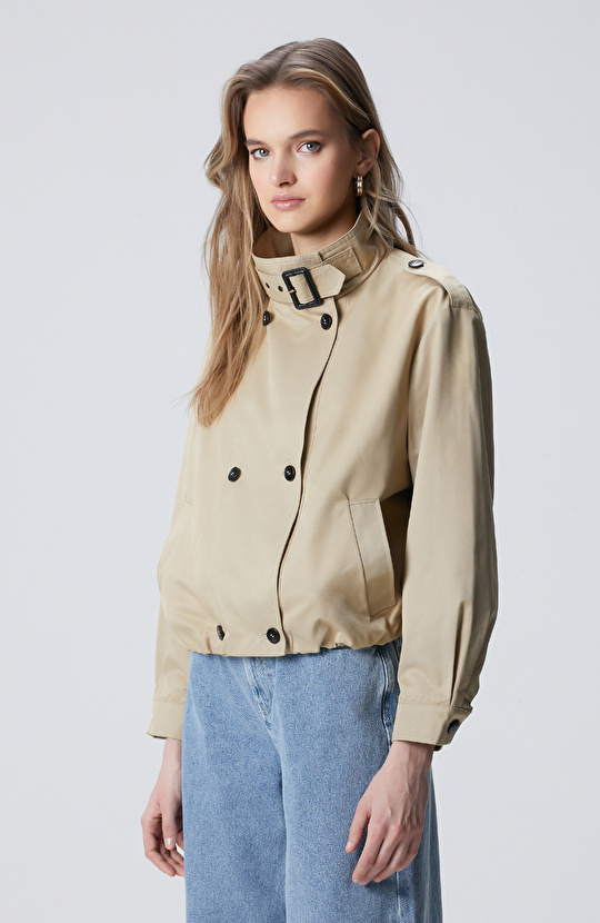 Taş Yakası Kemerli Mont