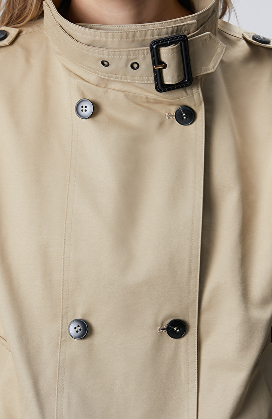 Taş Yakası Kemerli Mont