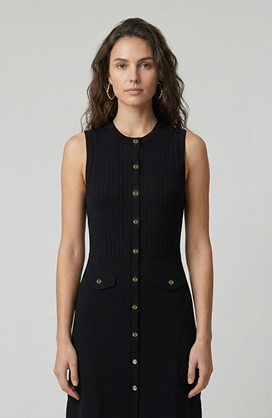 Siyah Kolsuz Düğme Detaylı Elbise