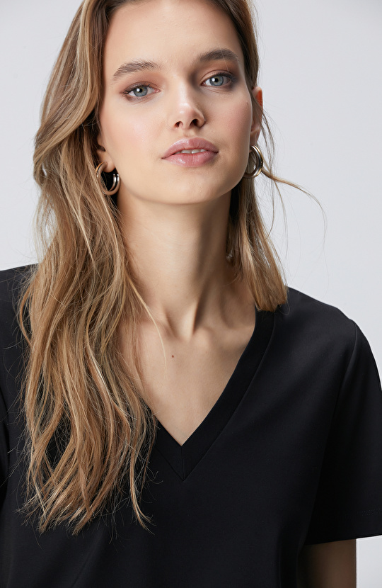 Siyah V Yaka Basic T-shirt