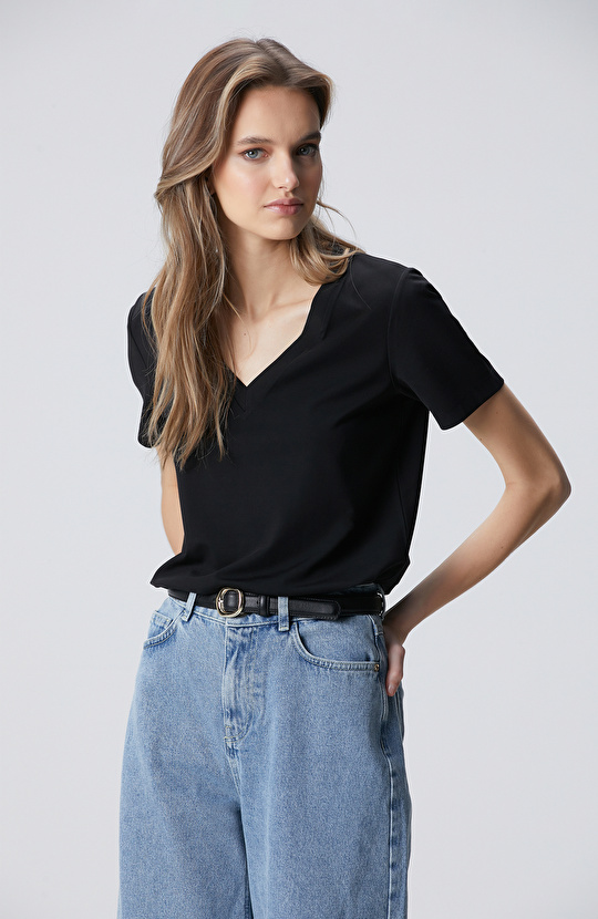 Siyah V Yaka Basic T-shirt