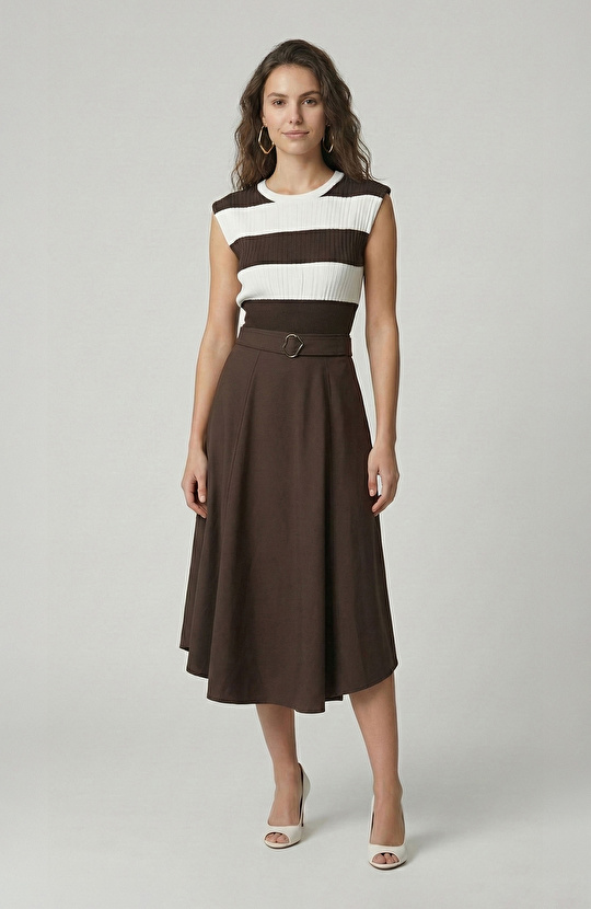 Kırıkbeyaz Vatka Detaylı Triko Kazak