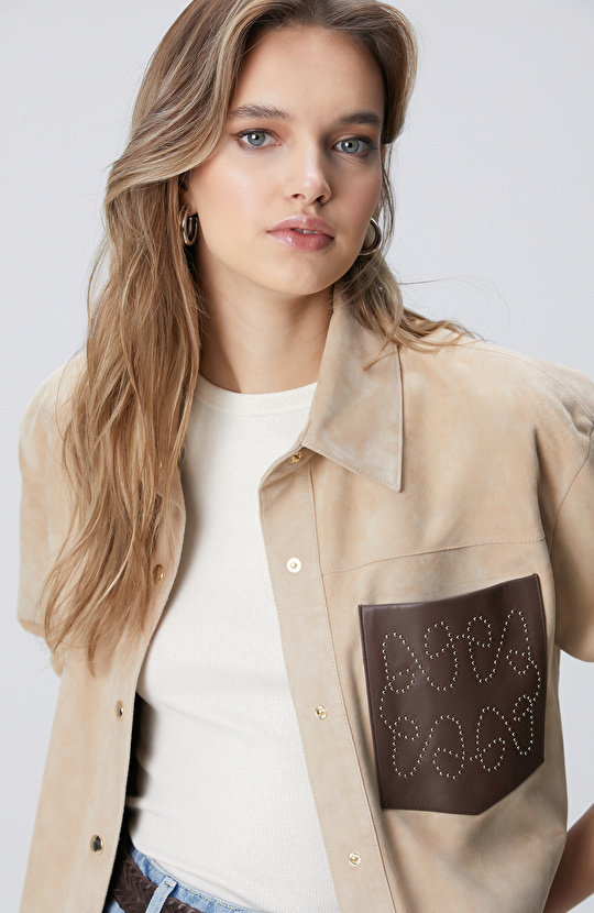 Bej Cep Detaylı Süet Gömlek