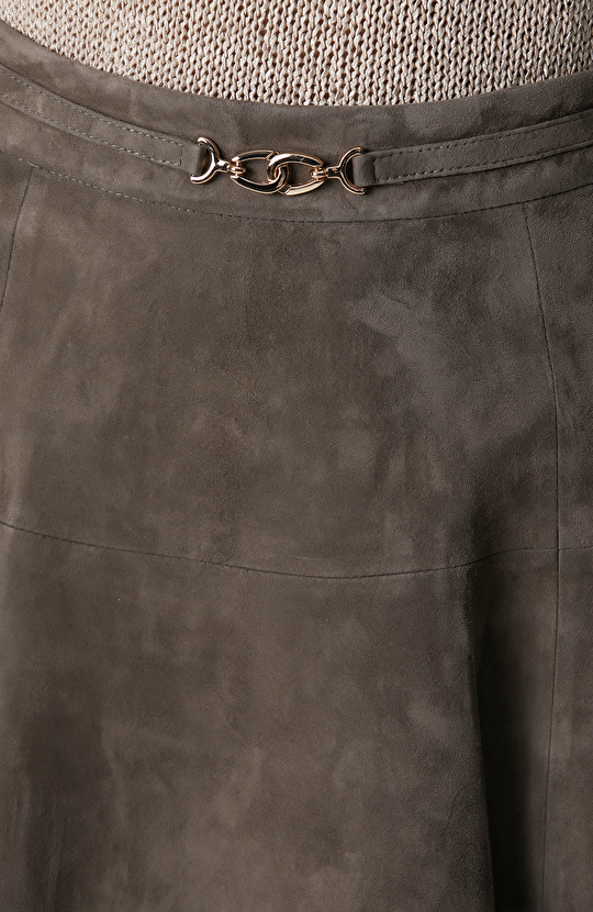 Haki Beli Aksesuarlı Süet Deri Mini Etek