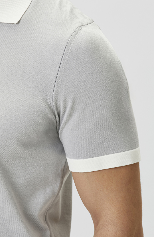 Gri Apaş Yaka Kontrast Renk Detaylı Kazak