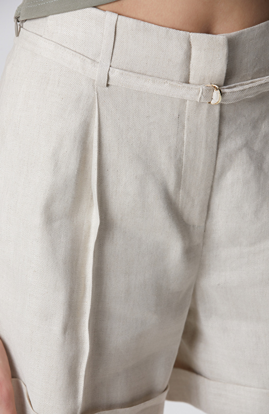 Bej Melanj Kumaş Kemerli Şort