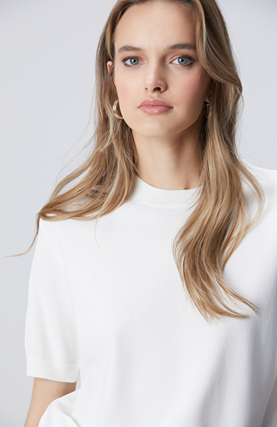 Kırıkbeyaz İnce Ribana Örgü Dik Yaka Rayon Basic Kazak